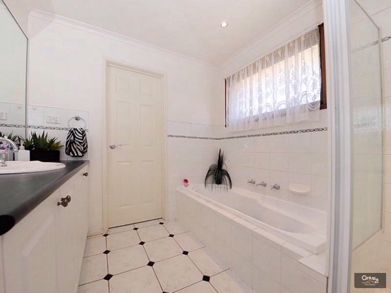 4 Shannon Court, Clarinda VIC 3169