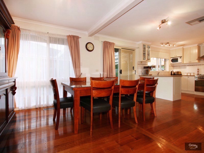 5 Leonard Close, Clarinda VIC 3169