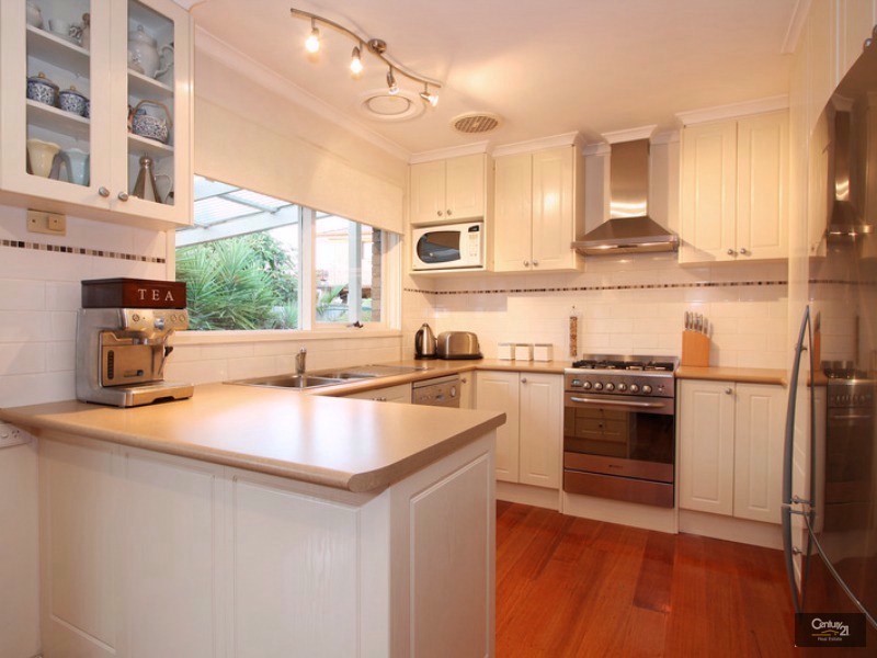 5 Leonard Close, Clarinda VIC 3169