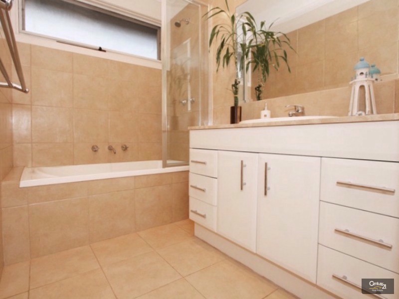 5 Leonard Close, Clarinda VIC 3169