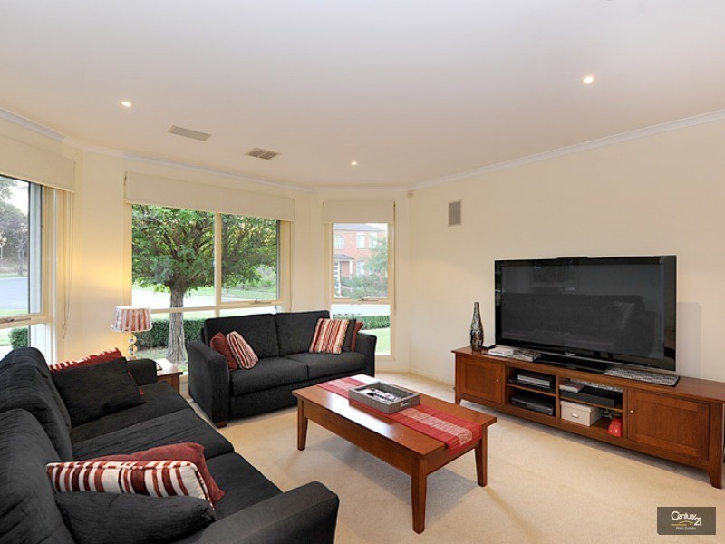 1 Westminster Close, Blackburn South VIC 3130