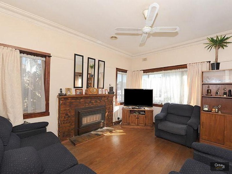 18 Mimosa Avenue, Oakleigh South VIC 3167