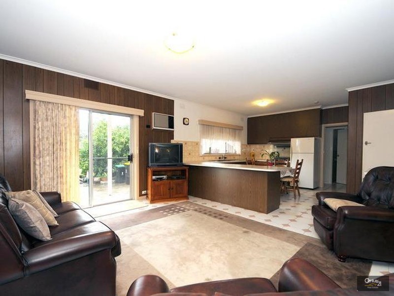 15 McMillan Street, Clayton South VIC 3169