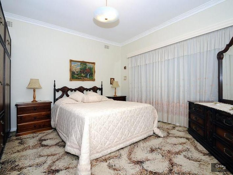 15 McMillan Street, Clayton South VIC 3169