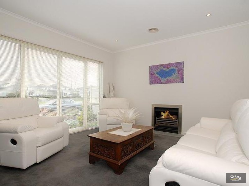 8 Augusta Square, Heatherton VIC 3202