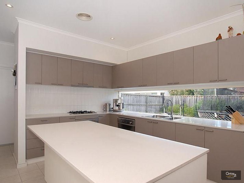 8 Augusta Square, Heatherton VIC 3202