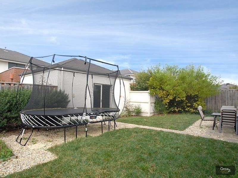 8 Augusta Square, Heatherton VIC 3202