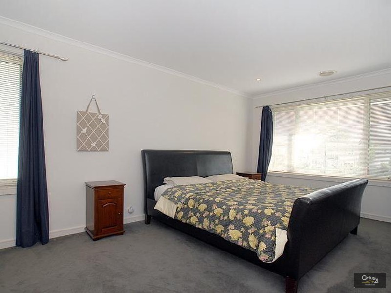 8 Augusta Square, Heatherton VIC 3202