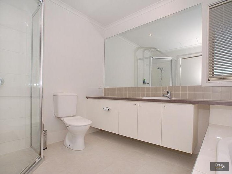 8 Augusta Square, Heatherton VIC 3202