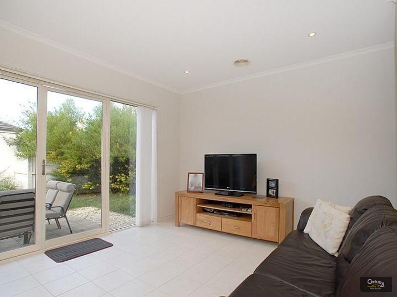 8 Augusta Square, Heatherton VIC 3202