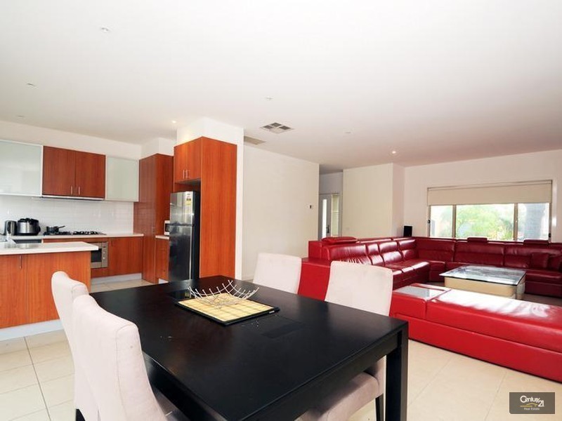 1/2 Prince Charles Street, Clayton VIC 3168