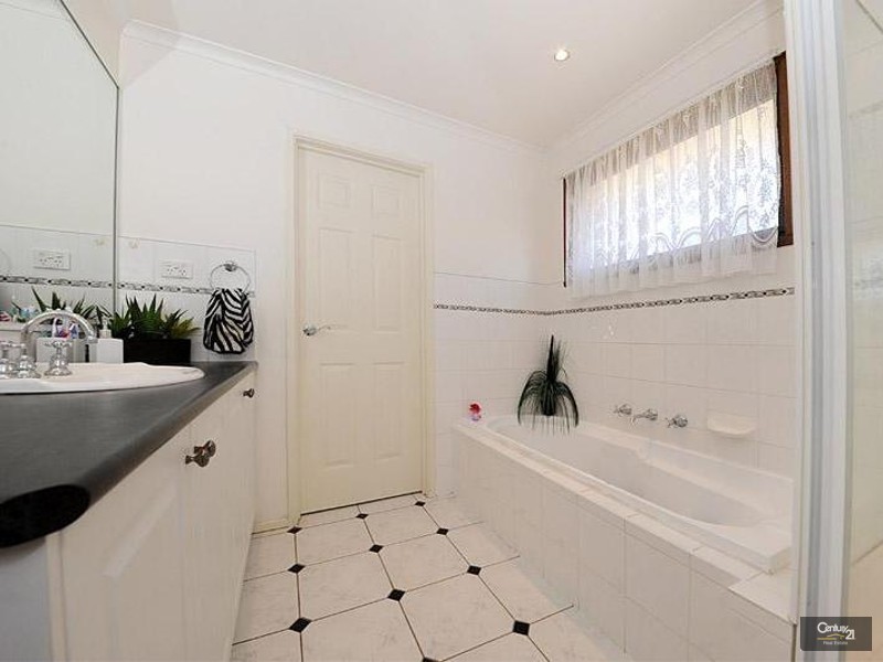 4 Shannon Court, Clarinda VIC 3169