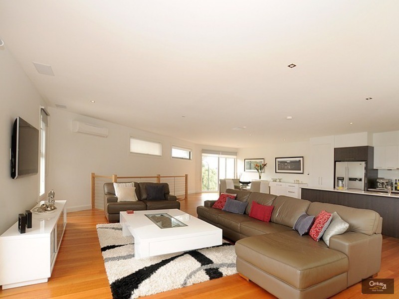 24 Silverbanks Grove, Mentone VIC 3194