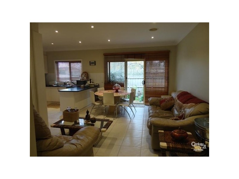 2/13 Wild Cherry Road, Ormond VIC 3204