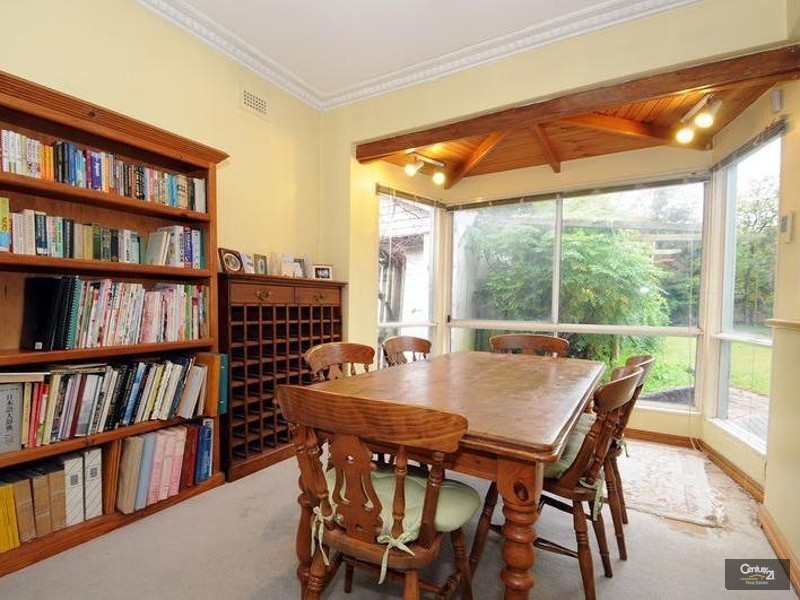 12 Wallace Avenue, Oakleigh South VIC 3167