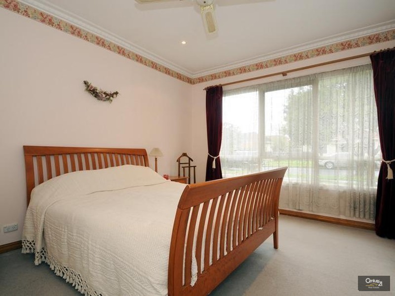 12 Wallace Avenue, Oakleigh South VIC 3167