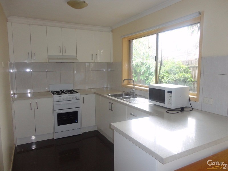 2/11 Flora Road, Clayton VIC 3168