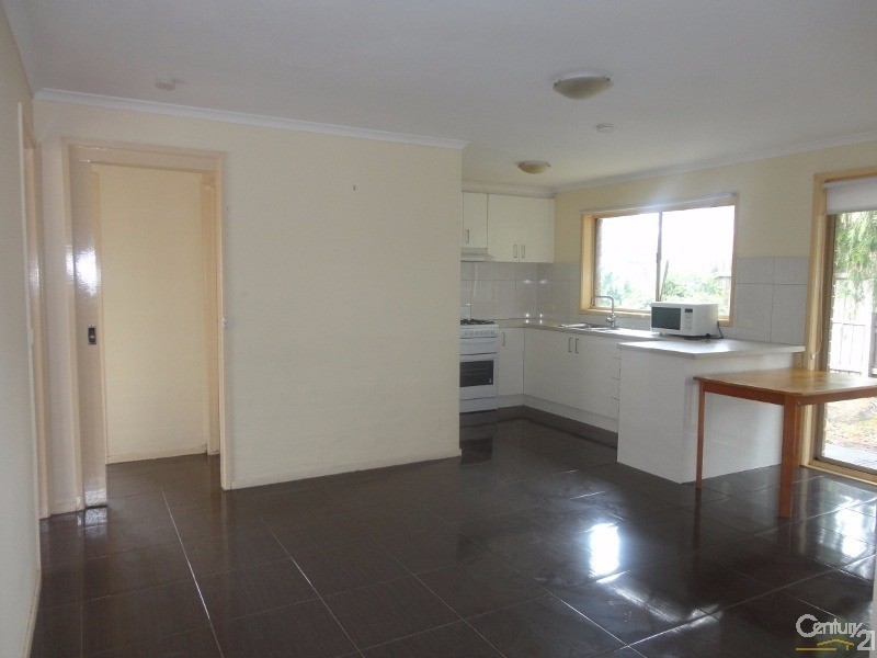 2/11 Flora Road, Clayton VIC 3168