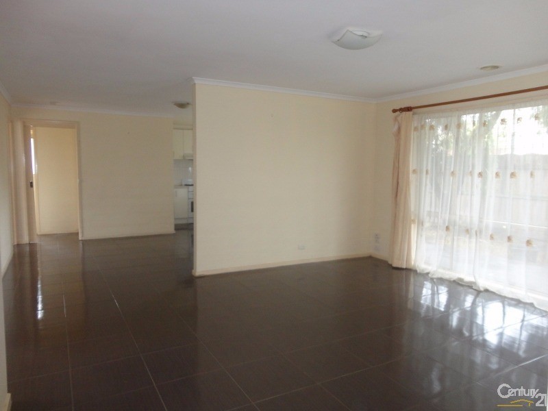 2/11 Flora Road, Clayton VIC 3168