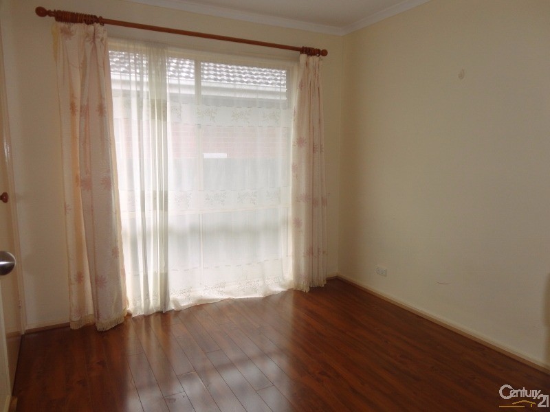 2/11 Flora Road, Clayton VIC 3168