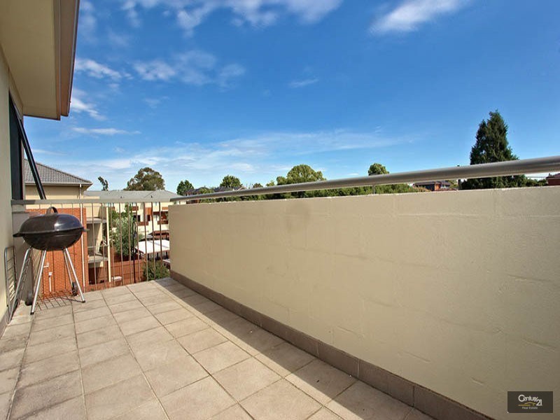 16/2 Monash Green Drive, Clayton VIC 3168