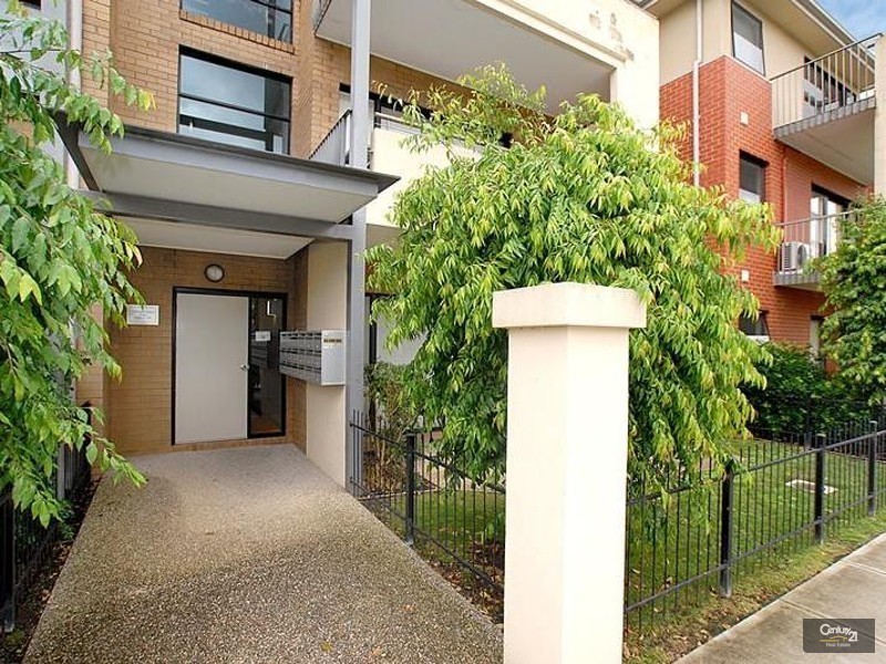 16/2 Monash Green Drive, Clayton VIC 3168