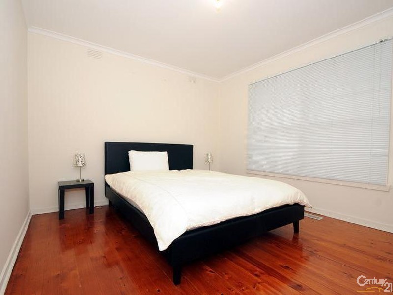 9 Granville Grove, Clayton South VIC 3169