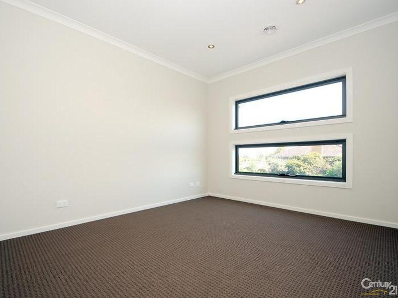 1/4 Rowson Grove, Clarinda VIC 3169