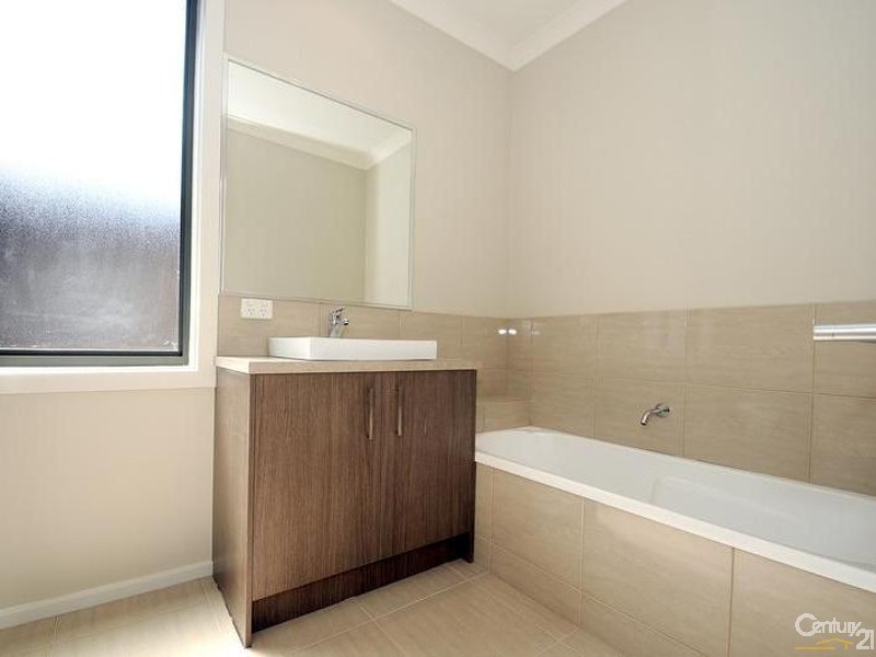 1/4 Rowson Grove, Clarinda VIC 3169