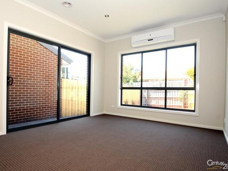 1/4 Rowson Grove, Clarinda VIC 3169