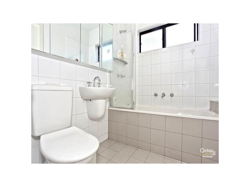 32/2 Greenfield Drive, Clayton VIC 3168