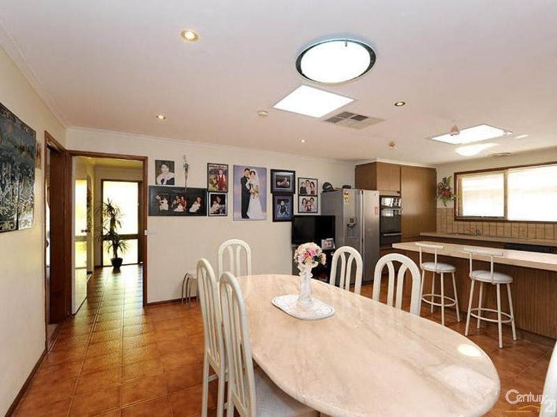 9 Rochell Court, Clarinda VIC 3169