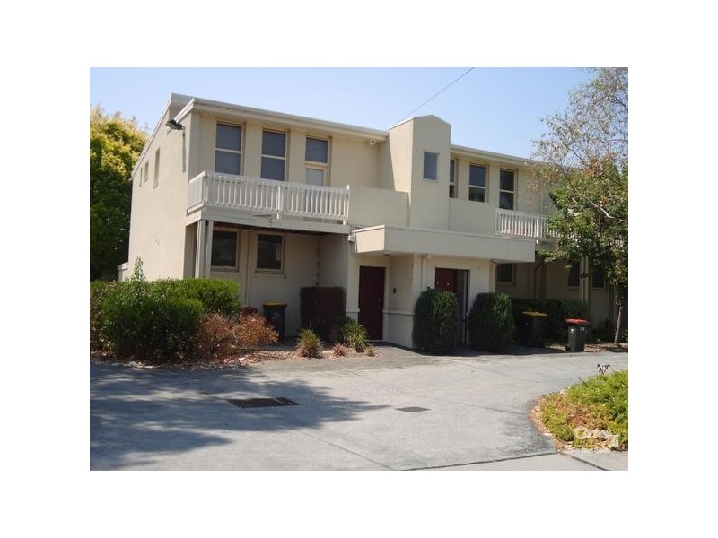 8/6 Willgilson Court, Oakleigh VIC 3166