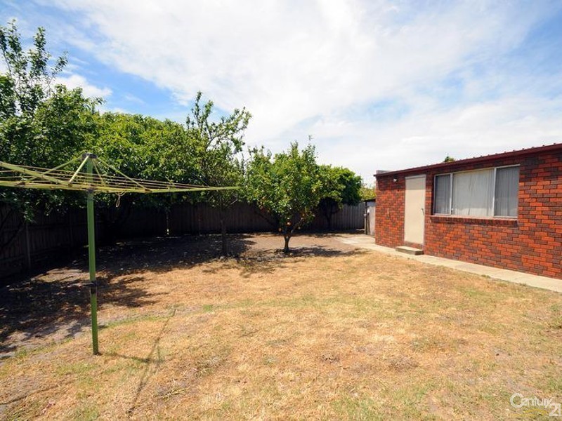 17 Tully Road, Clarinda VIC 3169
