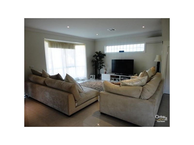 1/15 Hughes Crescent, Dandenong North VIC 3175
