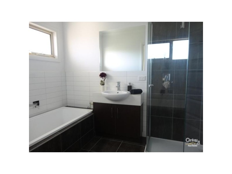 1/15 Hughes Crescent, Dandenong North VIC 3175