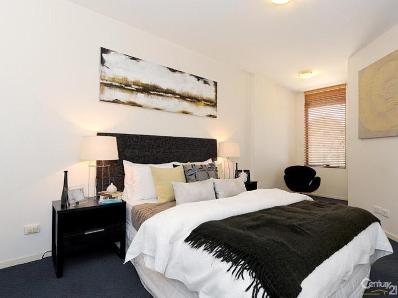 13/129-133 Ormond Esplanade, Elwood VIC 3184