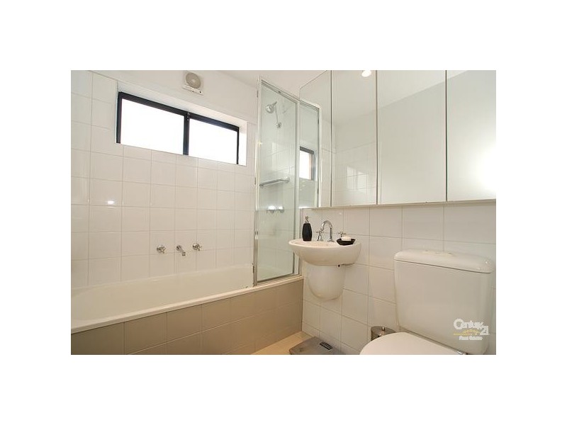 4/3 Greenfield Drive, Clayton VIC 3168