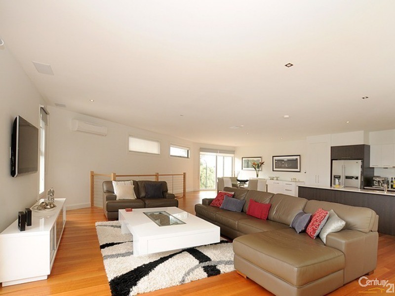 24 Silverbanks Grove, Mentone VIC 3194