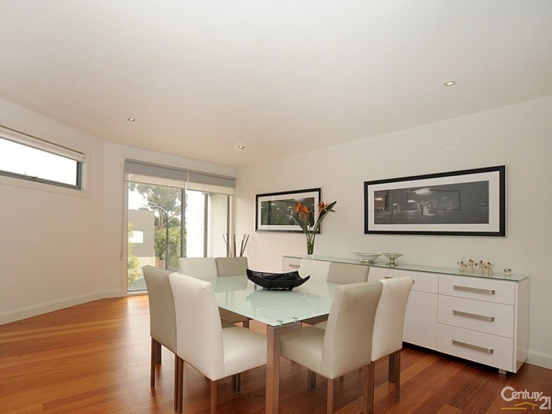 24 Silverbanks Grove, Mentone VIC 3194