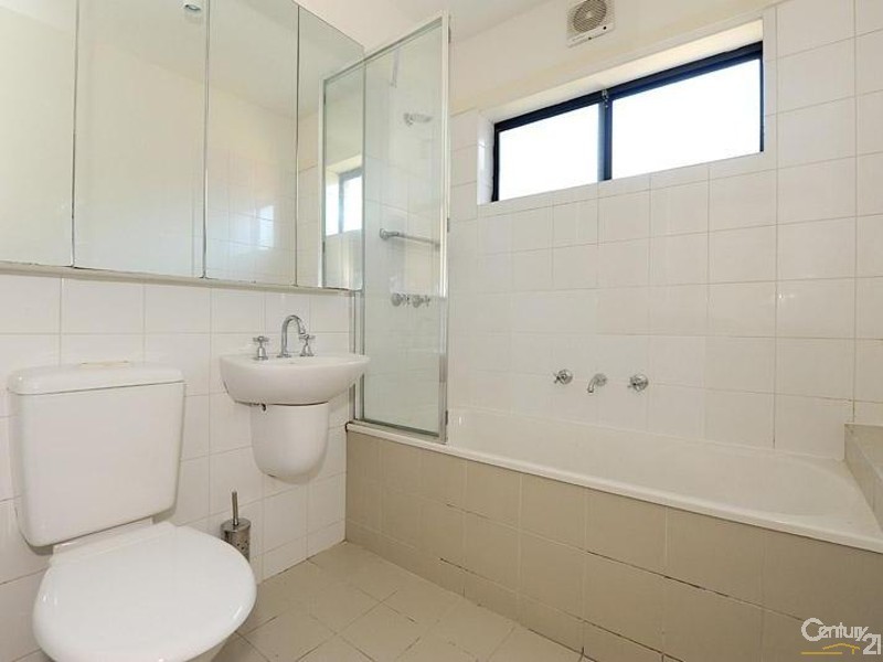 4/2 Monash Green Drive, Clayton VIC 3168