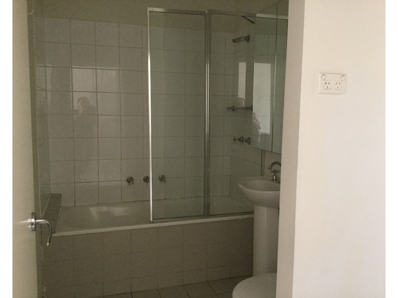 33/2 Greenfield Drive, Clayton VIC 3168