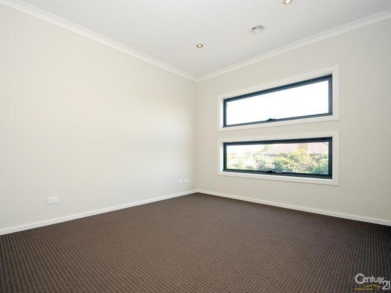 1/4 Rowson Grove, Clarinda VIC 3169