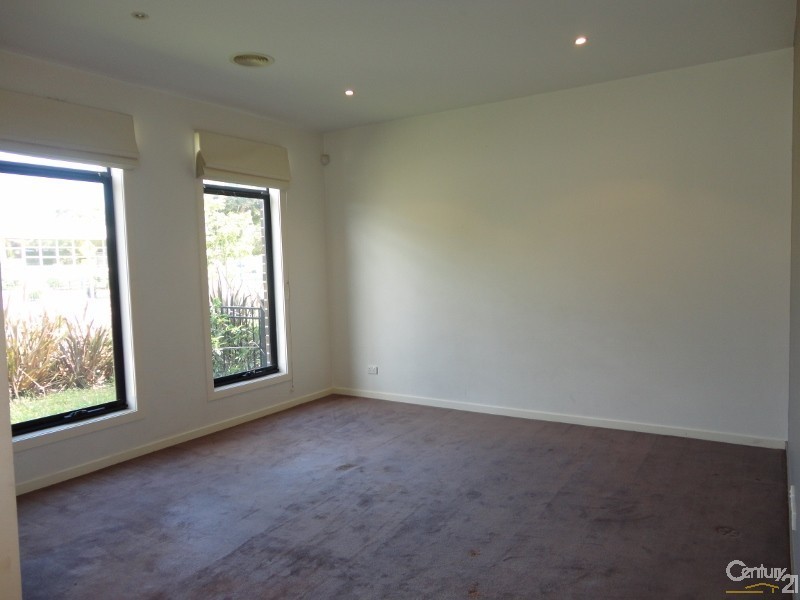 71 Rosebank Avenue, Clayton South VIC 3169