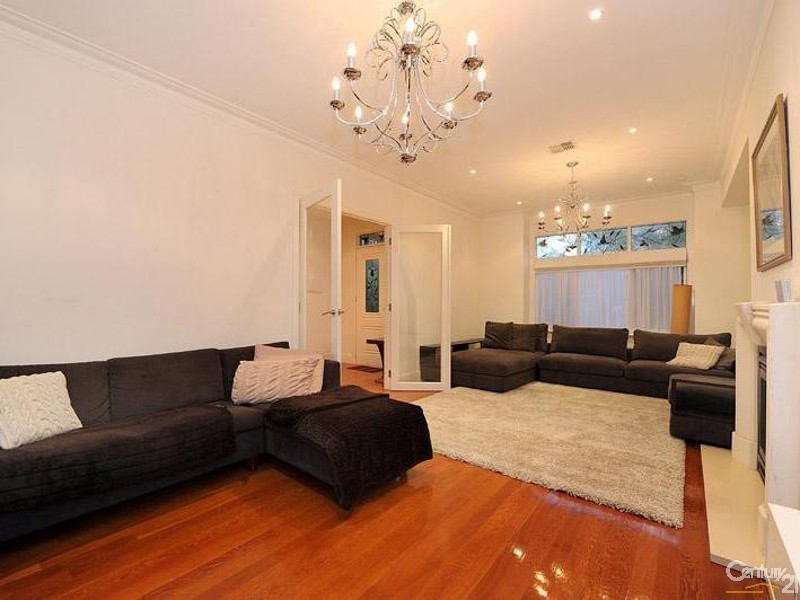 2 McPherson Avenue, Carnegie VIC 3163