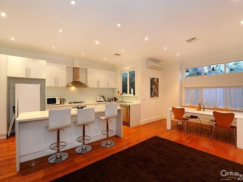 2 McPherson Avenue, Carnegie VIC 3163