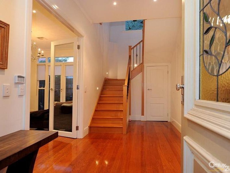 2 McPherson Avenue, Carnegie VIC 3163