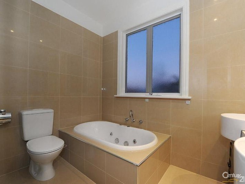 2 McPherson Avenue, Carnegie VIC 3163