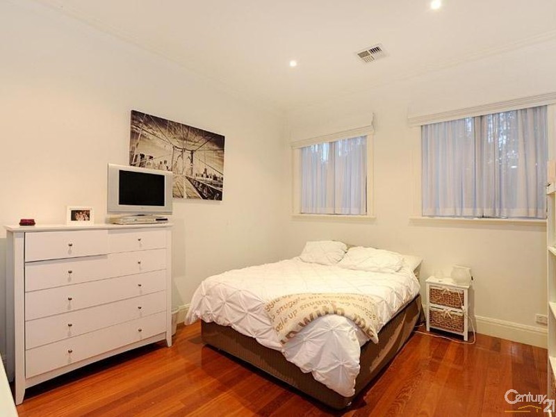 2 McPherson Avenue, Carnegie VIC 3163