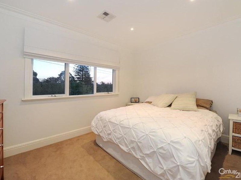 2 McPherson Avenue, Carnegie VIC 3163